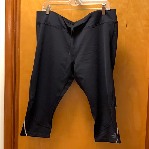 REI Capris Size XL - Picture 2 of 8